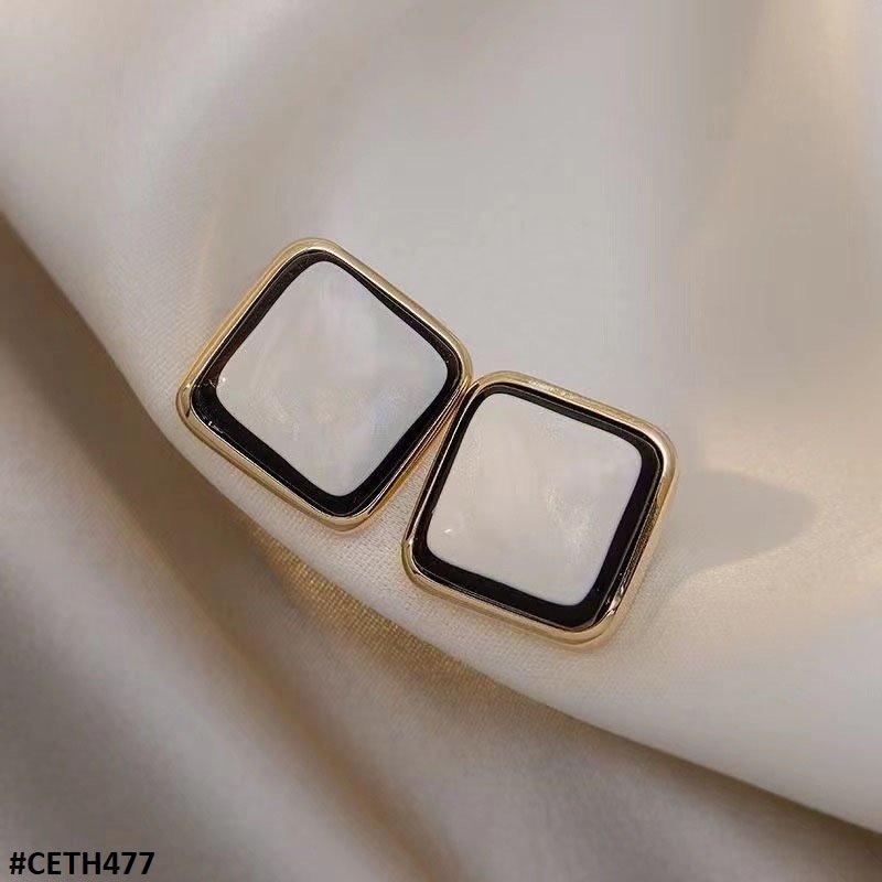 CETH477 ZCD Step Cushion Stud Ear Tops Pair