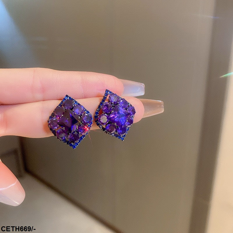 CETH669 ZCD Leaf Ear Tops Pair