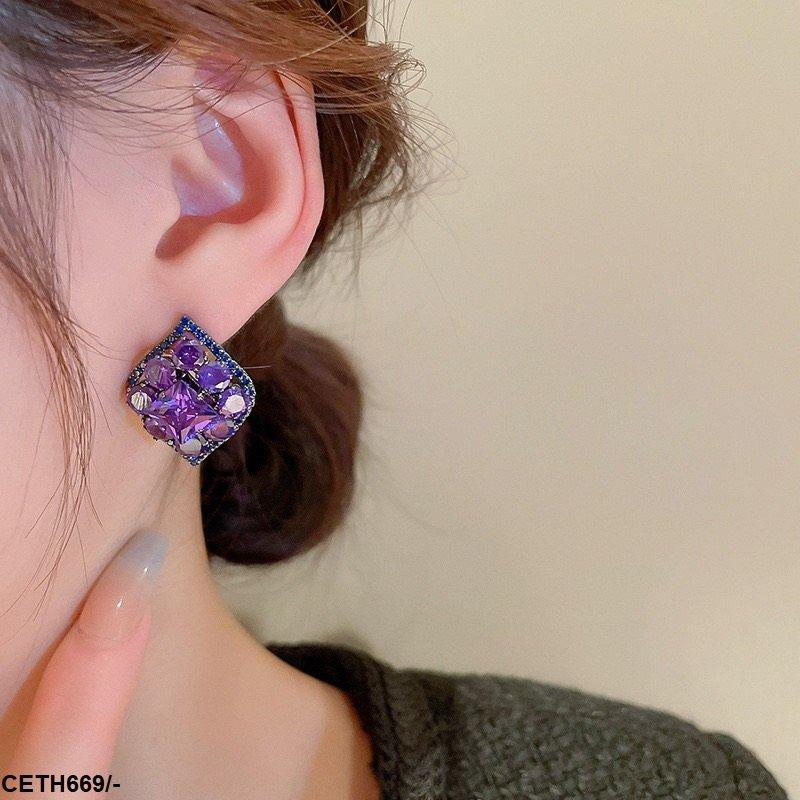 CETH669 ZCD Leaf Ear Tops Pair