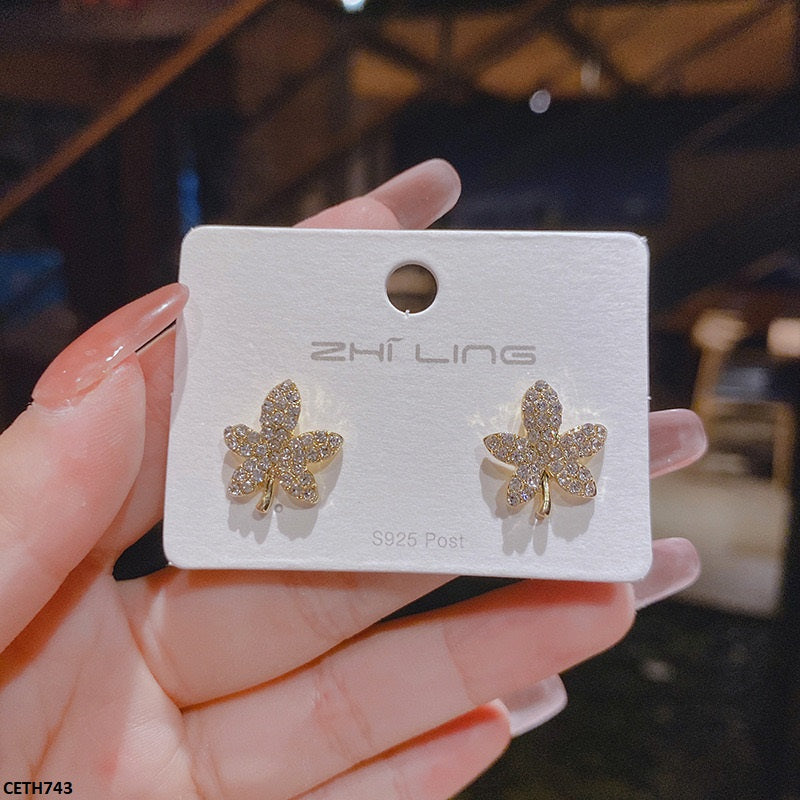 CETH743 ZHL Leaf Stud Tops Pair
