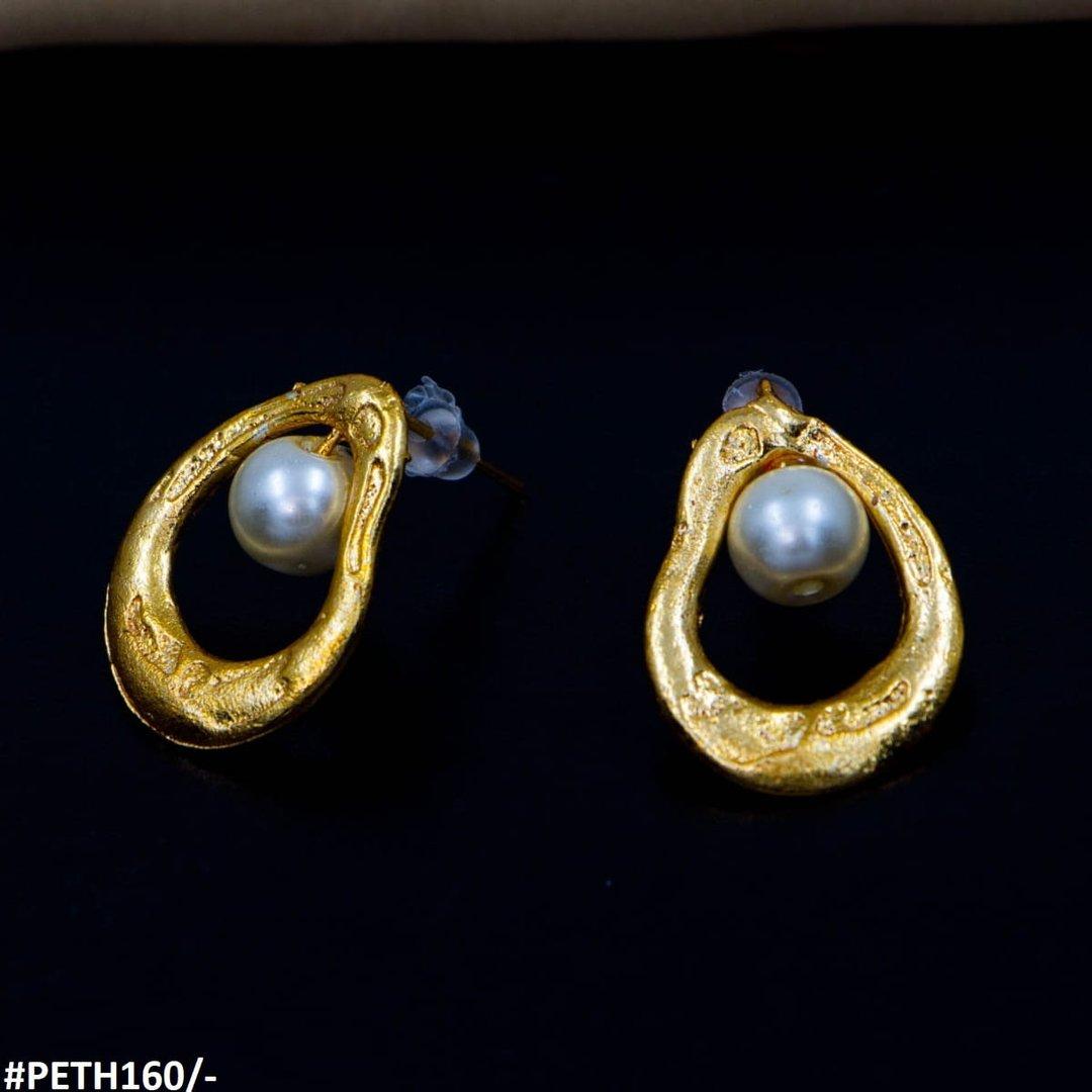 PETH160 SDQ Pearl Stud Tops Pair