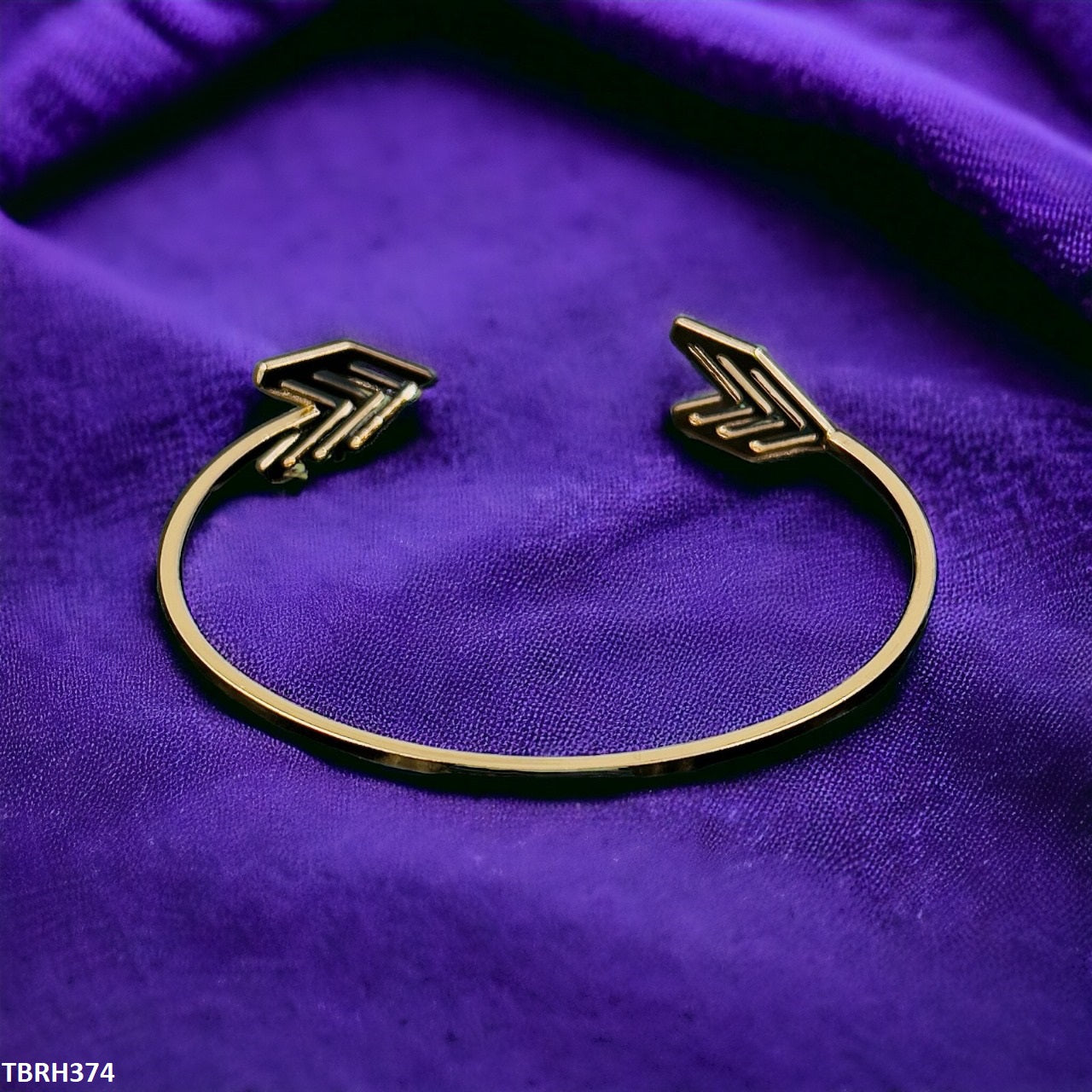 TBRH374 QWN Plain Arrow Bracelet