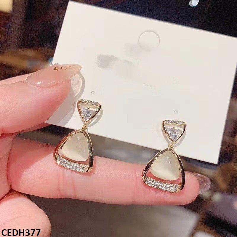 CEDH377 BTO Curved Triangle Drop Earrings Pair