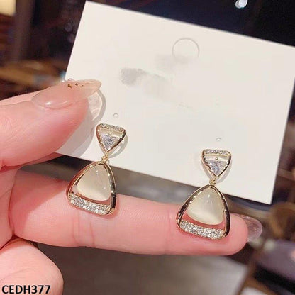 CEDH377 BTO Curved Triangle Drop Earrings Pair