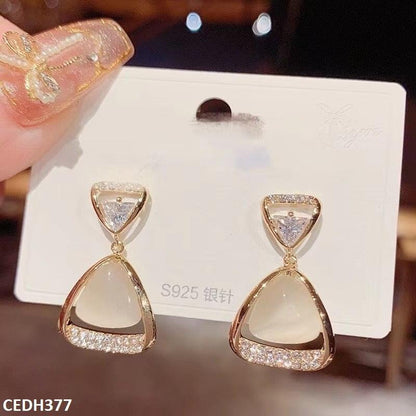 CEDH377 BTO Curved Triangle Drop Earrings Pair