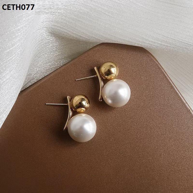 CETH077 ZCD Pearl Ear Tops Pair