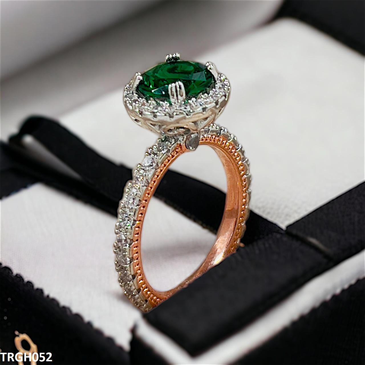 TRGH052 CSH Greenish Round Ring