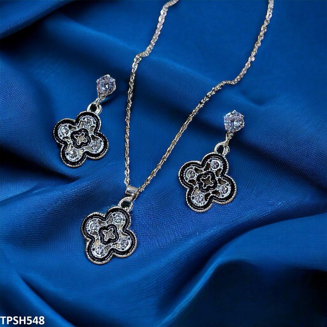 TPSH548 GCQ Clover Pendent Set