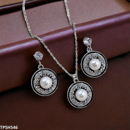 TPSH546 GCQ Round/Pearl Pendent Set