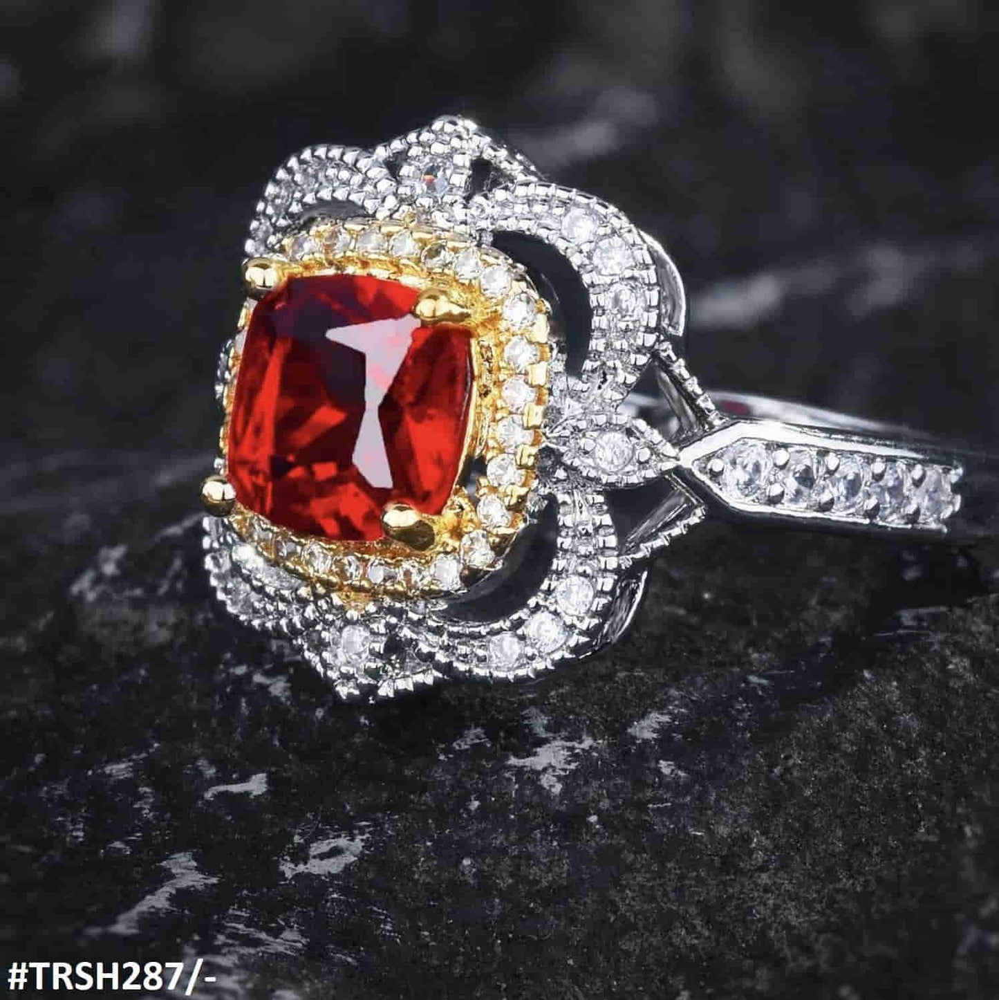 TRSH287 GWH Layered Crown Adjustable Ring