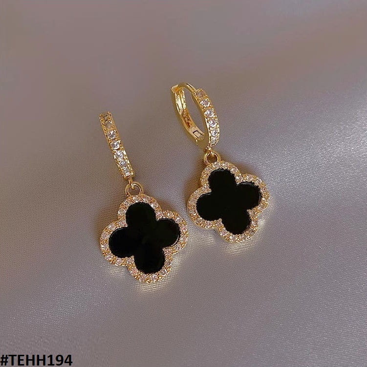 TEHH194 YYZ Clover Flower Ear Hoops Pair