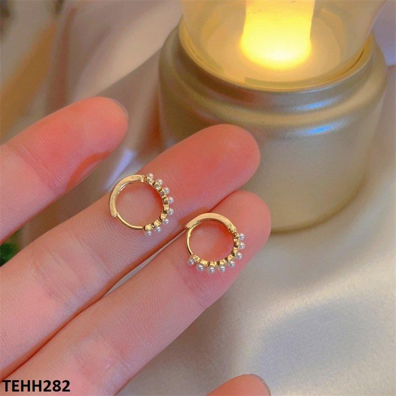 TEHH282 YYZ Pearl Ear Hoops Pair