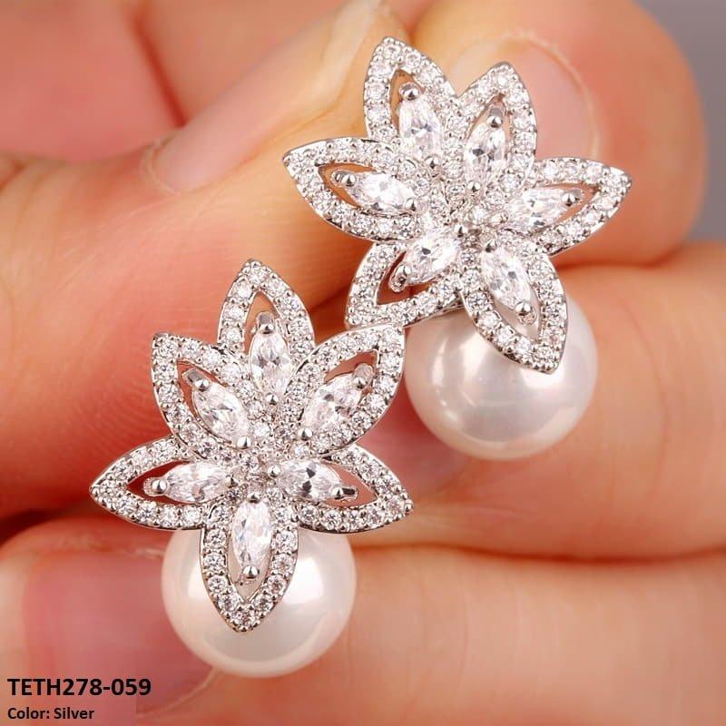 TETH278 DNG Pearl Earring Studs