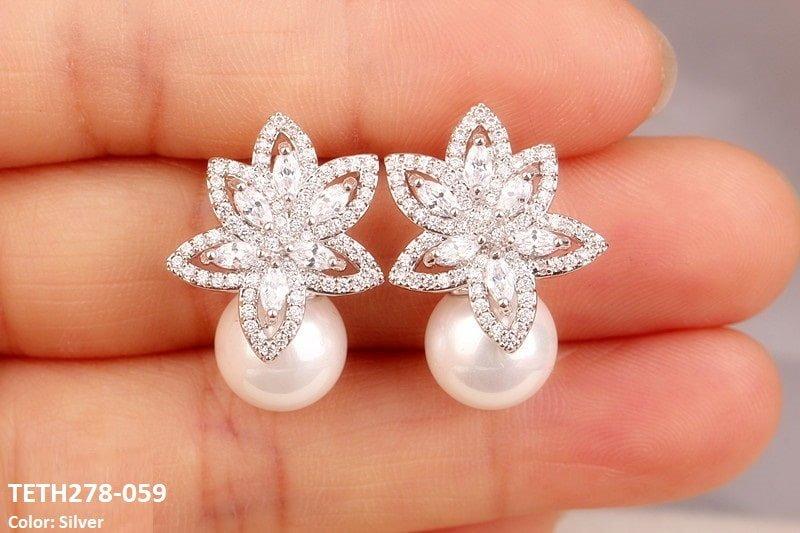 TETH278 DNG Pearl Earring Studs