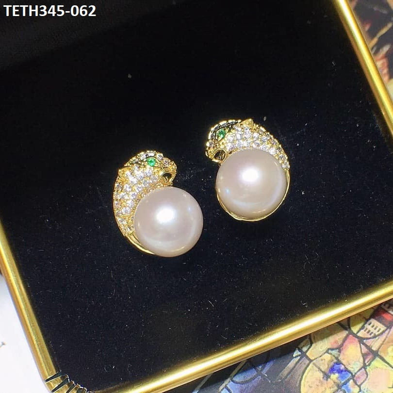 TETH345 KRL Snake Pearl Stud Tops Pair