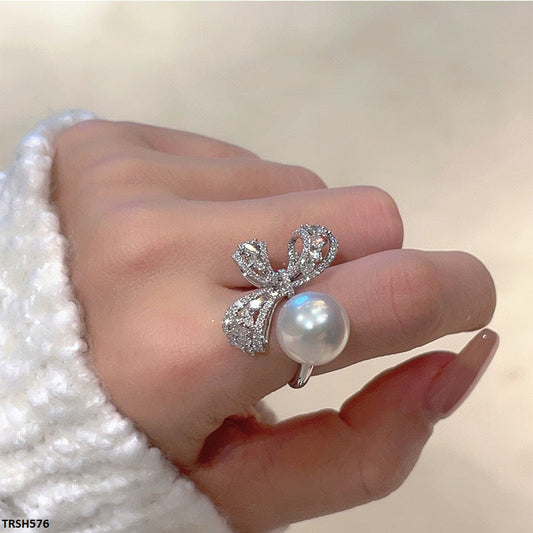 TRSH576 KRL Pearl Flower Ring Adjustable