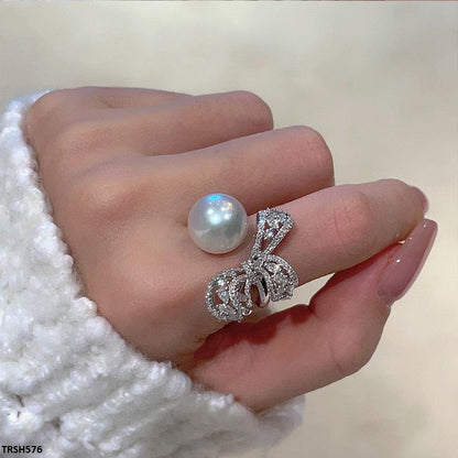 TRSH576 KRL Pearl Flower Ring Adjustable