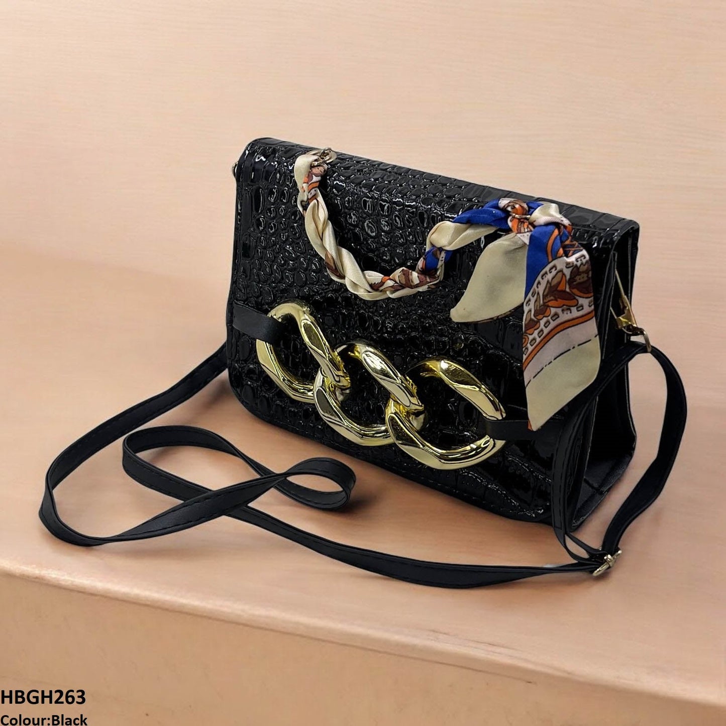 HBGH263 CYG Linked Chain Bag